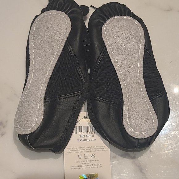 New Danskin Now Girls Faux Black Leather Dance Shoe Full Sole - Picture 4 of 4